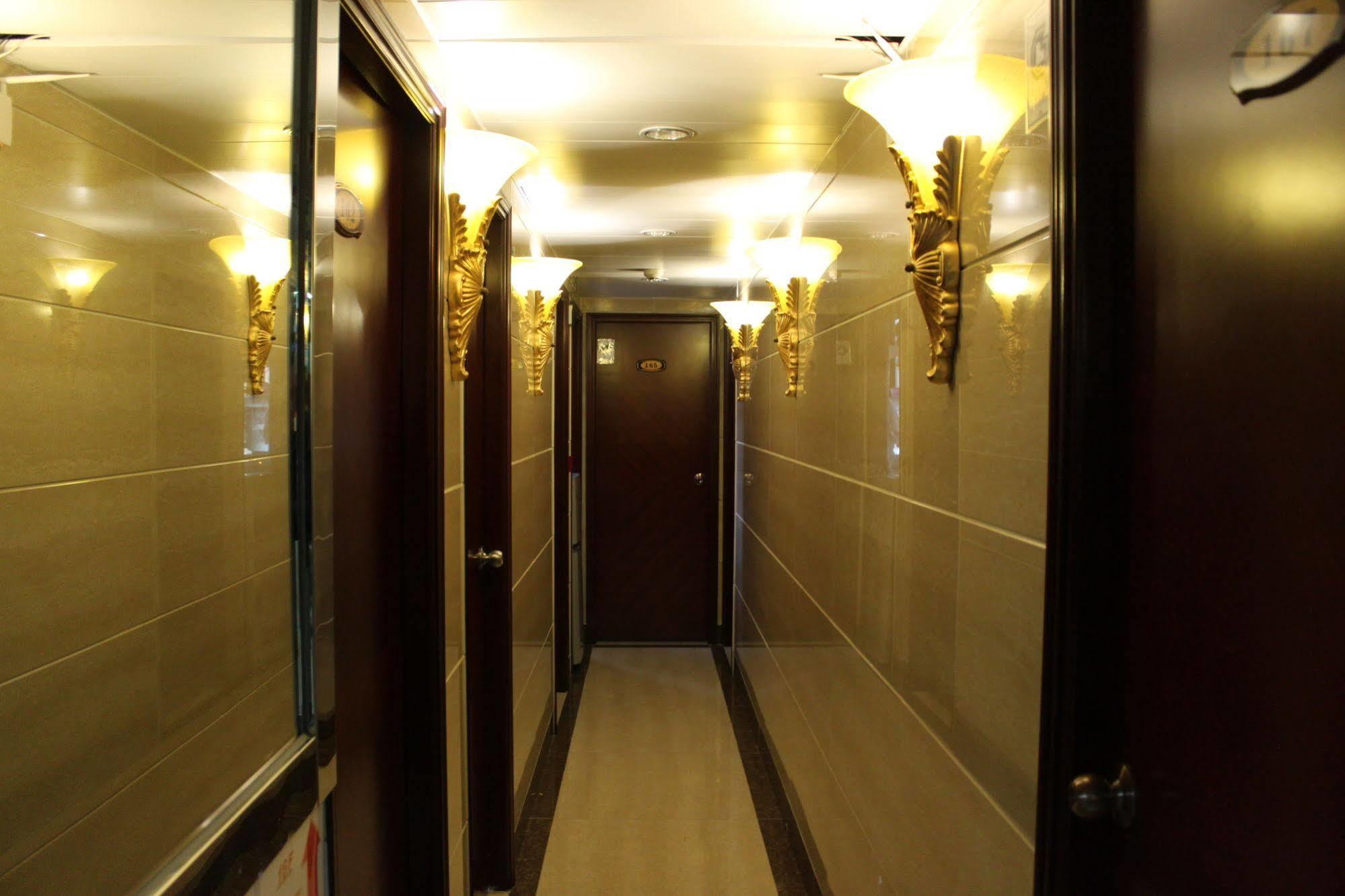 New Chung King Mansion Guest House - Tower C Hongkong Zewnętrze zdjęcie